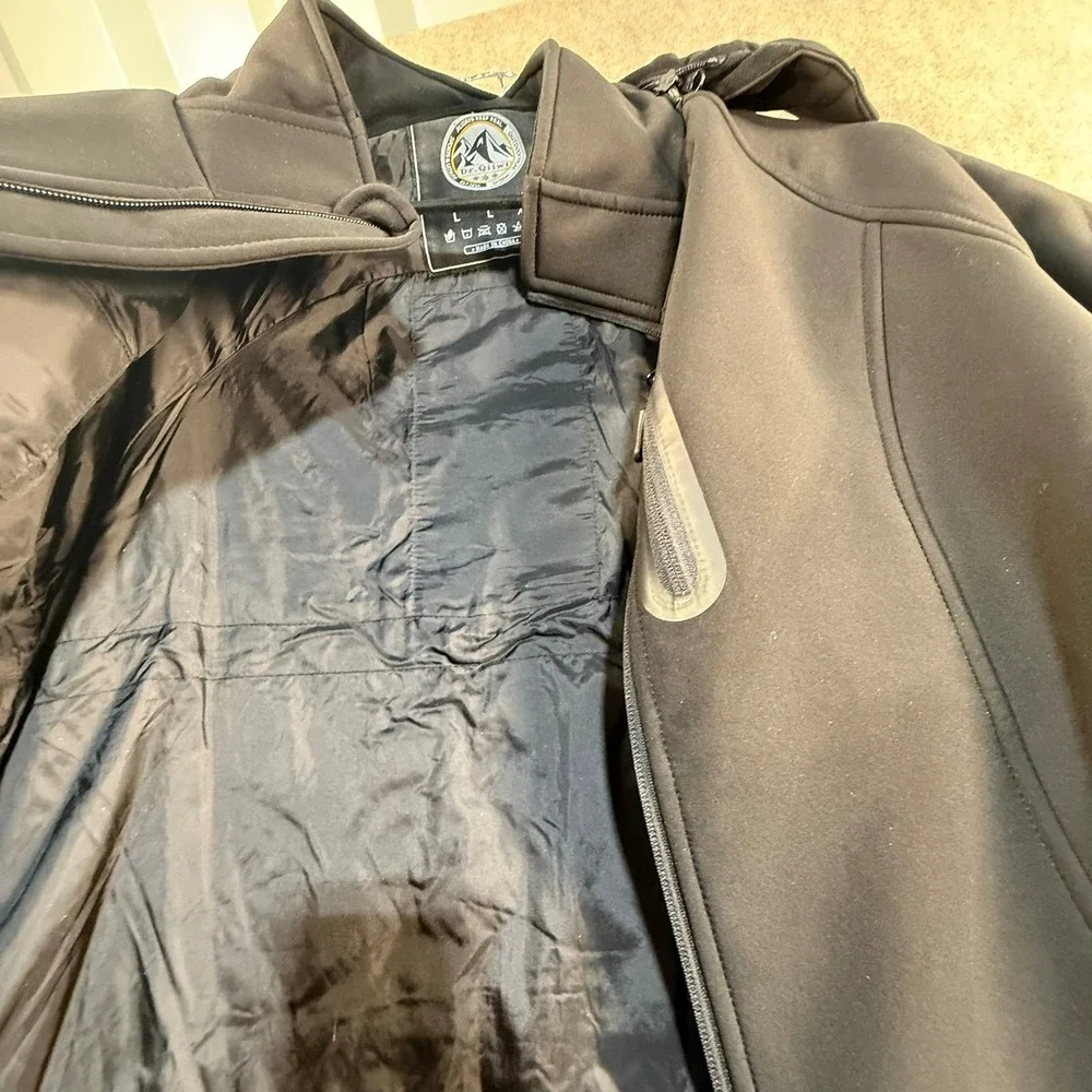 Dr. Qiiwi Mens Heated Softshell Jacket‎ Black Detachable Hood Power Bank Size L